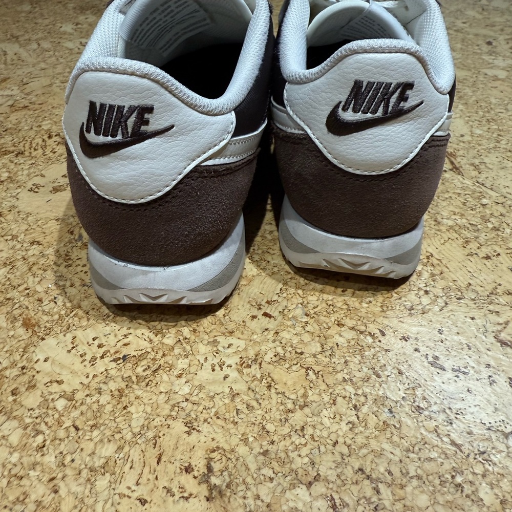 Nike Cortez - Picture 2 of 4